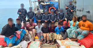 মিয়ানমারে অবৈধভাবে পাচারকালে বিপুল পণ্যসামগ্রীসহ আটক ১১